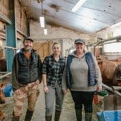 2022-02 gaec ardoisiers vaches et équipe @chloe-10